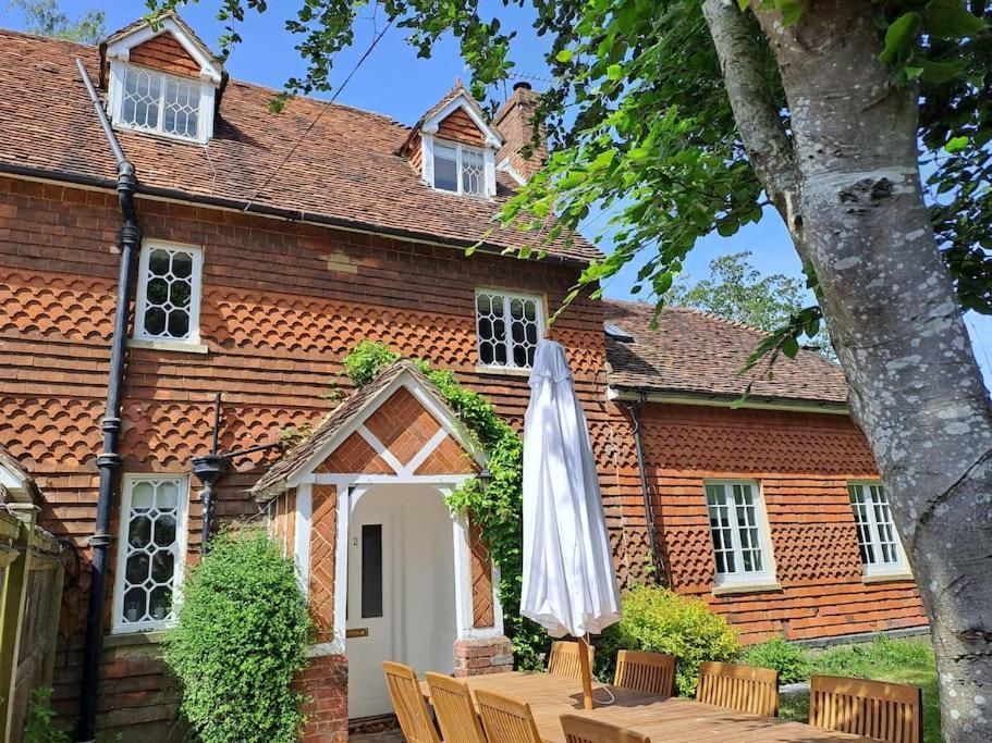 Holly Cottage, 2, Northbrook Park, Farnham-Up To 6 Adults Exterior foto